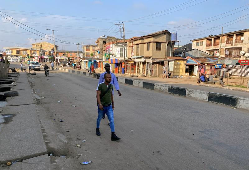 Nigeria's Lagos under 24-hour lockdown after protesters fired on https://t.co/NQUFQSNnvU https://t.co/GZkA6mWZqQ