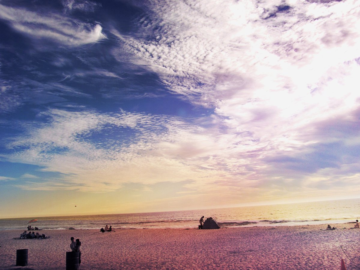 A few weeks ago,when was warm and humid made some nice clouds. San Diego.:) #ThePhotoHour #clouds #TwitterNatureCommunity #stormhour #beaches https://t.co/SdNt3zf1D9