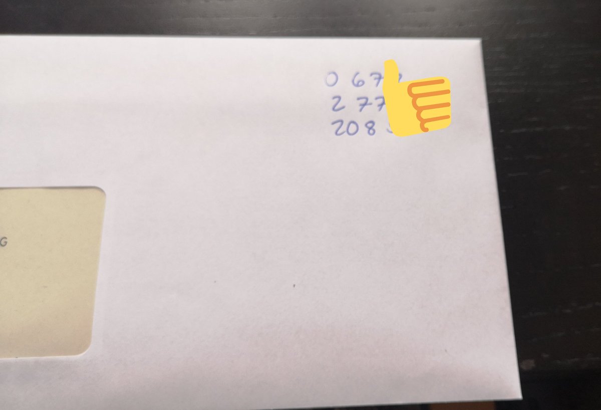 Wusstet ihr, dass man eine SMS mit Brief an 22122 schicken kann und dann einen Code bekommt, der als Briefmarke gilt? Ich bislang nicht. Es hätte mir seit Jahren so viele Gänge zur Post gespart. Fühle mich jetzt erleuchtet.