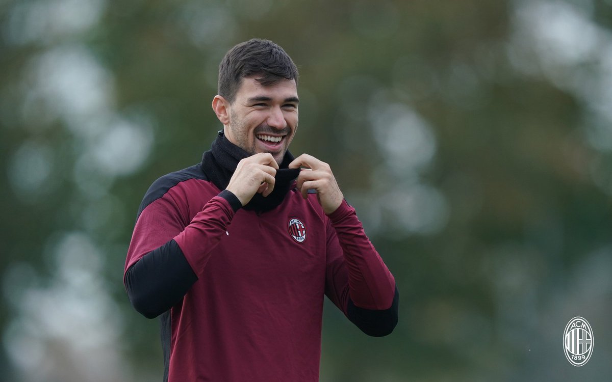 Le dernier entraînement avant nos débuts en #UEL est disponible en live ce matin sur Facebook.
- https://t.co/dvyRfzVmQm
#NonTiLasceremoMai 🔴⚫️ https://t.co/QY6EFGVpAV