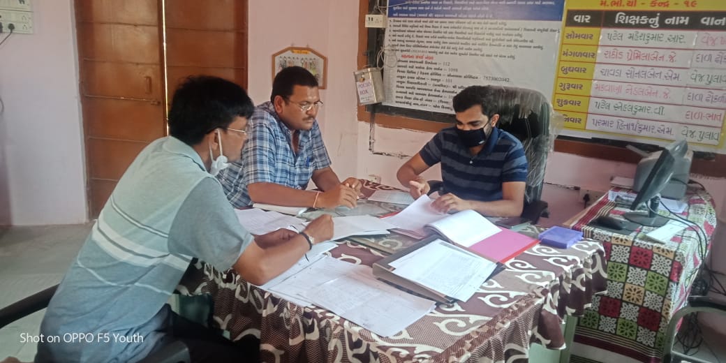 માન. કલેક્ટરશ્રી <a href="/Collectorbotad/">Collector & DM Botad</a> સર ના માર્ગદર્શન હેઠળ બરવાળા તથા રાણપુર તાલુકાના અલગ-અલગ ગામોની શાળાઓમાં આવેલ મધ્યાહ્ન ભોજન કેન્દ્રની તપાસણી કરવામાં આવી તેમજ જરુરી સૂચનાઓ આપવામાં આવી. <a href="/pkumarias/">Pankaj Kumar</a> <a href="/CMOGuj/">CMO Gujarat</a> @mahitibotad