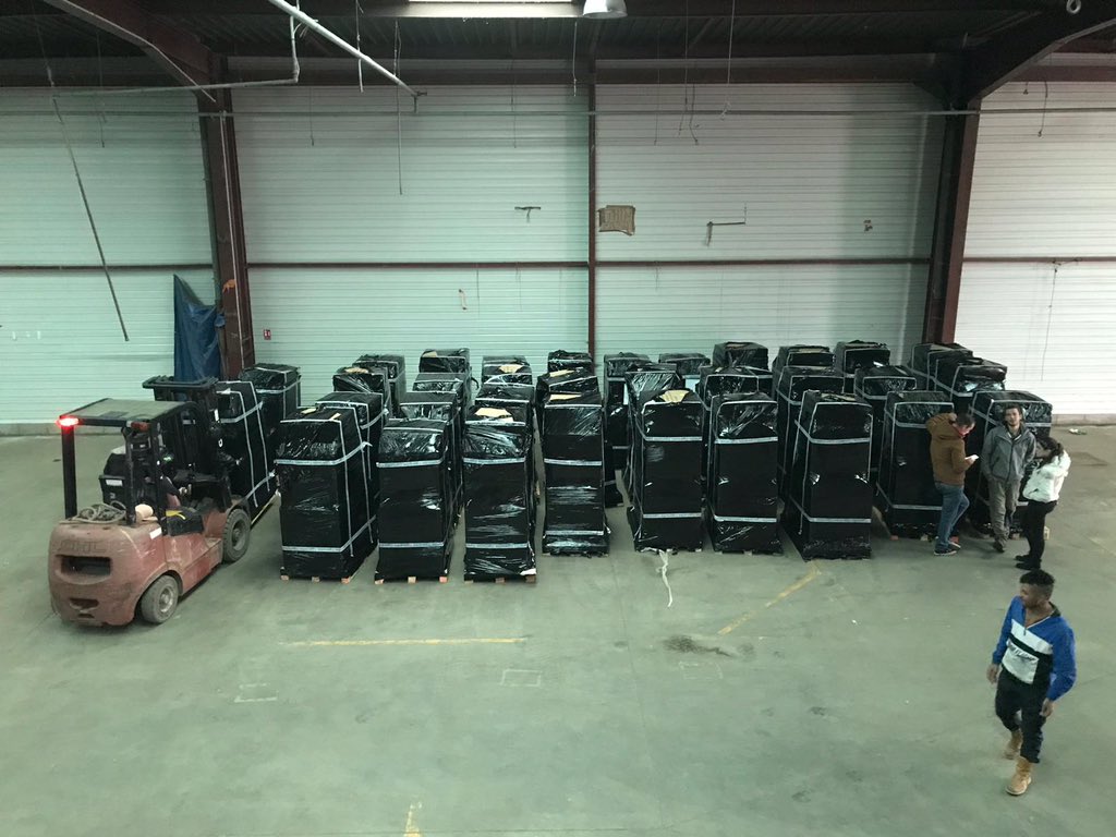 Utopia_56's tweet photo. Achat de 2 500 tentes pour les distributions à Calais, Paris, Grande-Synthe et Ouistreham 
➡️ Permettez la prochaine livraison de tentes. Avec 20€, vous financez une tente étanche https://t.co/EMe7F3fWaB https://t.co/fSe4ZDOfZa