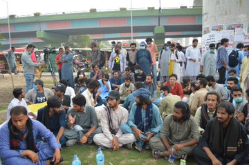 FollowKhaista's tweet photo. #BalochStudentsMarch4Edu started before 12 days from #Multan, reached out #Lahore today.
Yet after several days of struggle their demands have not addressed.
#PTMStandsWIthStudentsMarch #RestoreReservedSeats #GayaPakistan https://t.co/RQp009qbpw