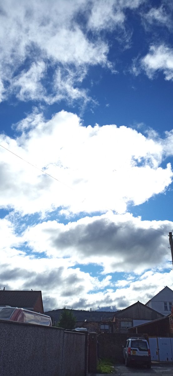 Just remember..Behind every cloud there's always a bright blue sky 💙
#photo #sky #blue #clouds #WednesdayVibes #photographyislife #photographylovers #GoodMorningTwitterWorld
📷 https://t.co/bTEiqcZLsZ