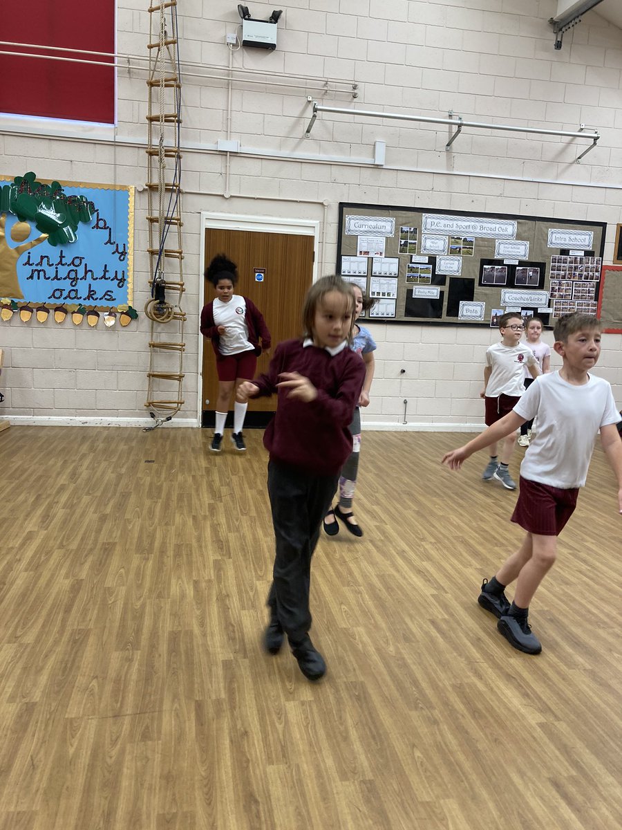 Year4_BroadOak's tweet photo. Well done @Year4_BroadOak 👏👏Superb effort @SouthRibbleSSP #BornToMove #Dance https://t.co/H6SKRM4n12