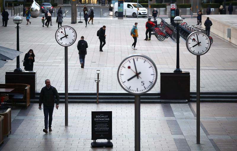 UK borrowing exceeds forecasts, debt highest since 1960 https://t.co/W6UEaJHC3R https://t.co/DZgjh5IuIK