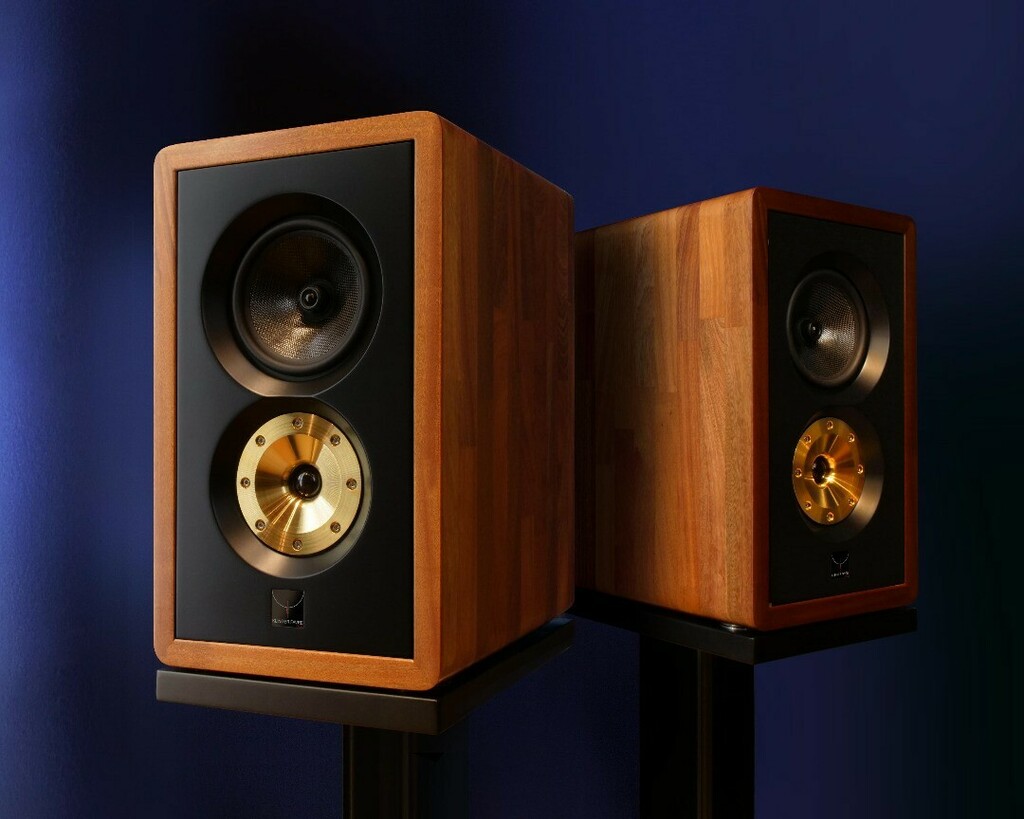KlingerFavre's tweet photo. Oh, la belle rousse! Klinger Favre sort sa fameuse D66 en Acajou ! /// D66 by @klinger.favre in a solid Mahogany enclosure. Sounds as warm as it looks! 
#madeinfrance #soundquality #enceintesenboisnoble #artisanatfrancais #goodtaste #acajou #rousse #spea… https://t.co/0t8pHDAHWV https://t.co/ldQklrGCis