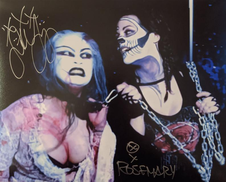 Karma_Kills_836's tweet photo. Hey Guys, in case u missed @realsuyung 's Virtual signing last Friday on IG with @throwbacksstore they have u covered with Susie and Su Yung signed posters 8x10's Kiss Cards Mist Cards & The Rare Wooden Plaque's that there is only 1 of Each Left #Time2Buy
https://t.co/JdUAd0Zgip https://t.co/x3l9CBNVoI