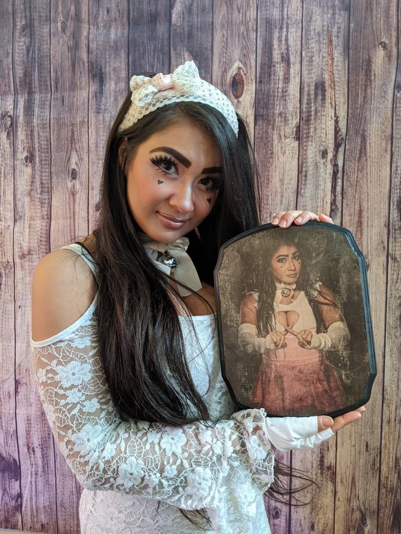 Karma_Kills_836's tweet photo. Hey Guys, in case u missed @realsuyung 's Virtual signing last Friday on IG with @throwbacksstore they have u covered with Susie and Su Yung signed posters 8x10's Kiss Cards Mist Cards & The Rare Wooden Plaque's that there is only 1 of Each Left #Time2Buy
https://t.co/JdUAd0Zgip https://t.co/x3l9CBNVoI