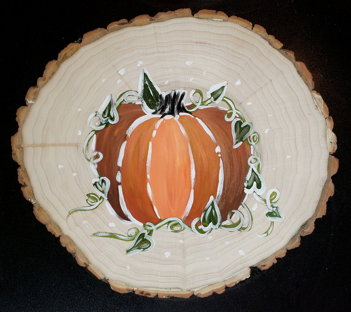 A cute pumpkin on a wood slice. 🎃
#fall #autumnvibes🍁 #autumn #gouchepainting #gouache #gourds #art #woodsliceart #pumpkin #pumpkinart #painting #woodslicepainting #fallart #autumnart #artontwitter