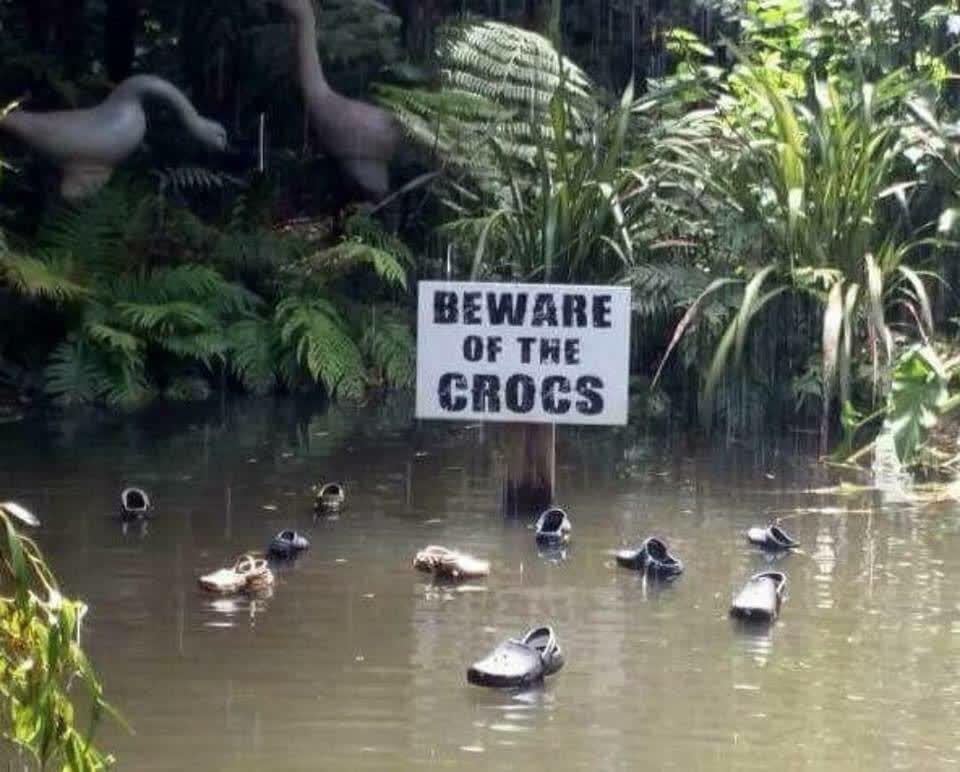 MaximusCampers's tweet photo. #bewareofcrocs #beware #crocs https://t.co/PIf1itjSCE