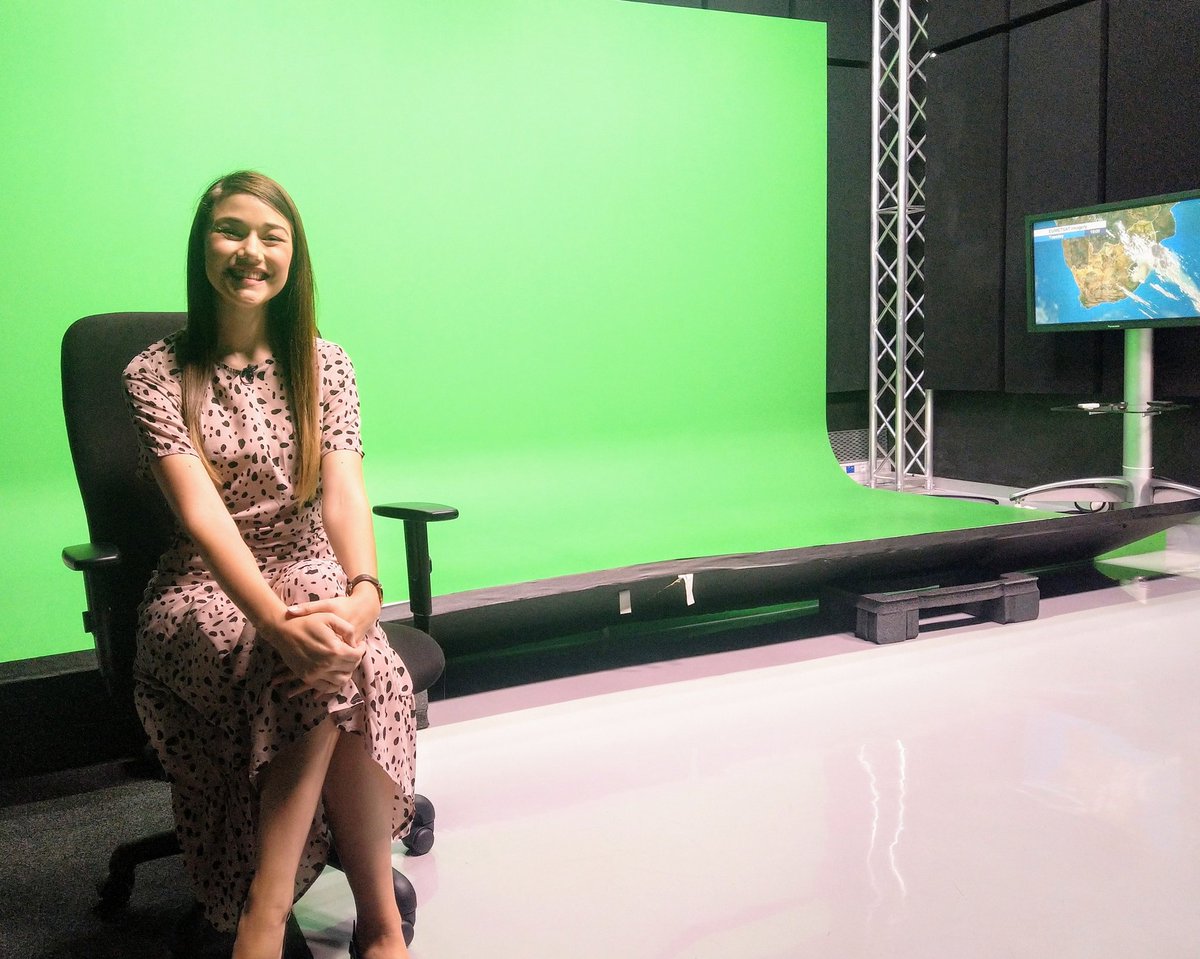 A warm good morning to you my lovely South Africans! I'm up bright and early, to bring you all you need to know about today's weather and those soaring temperatures. Catch me now on #eNCA #DSTV403 #meteorologist #lovemyjob #weatheranchor #smilingmeteorologist #allsmiles