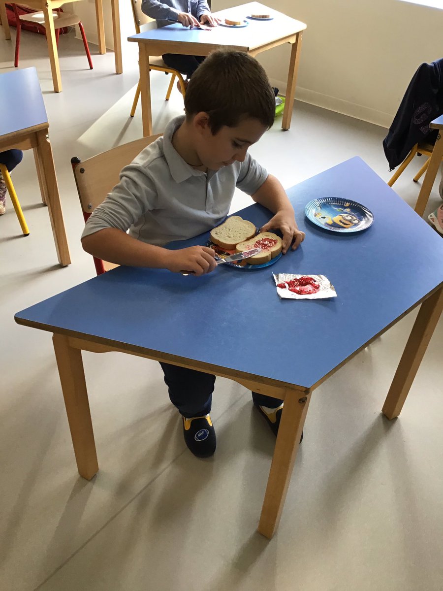 In our English lesson today we followed instructions to help us make jam sandwiches ! 🍞🍓 #instructions #year2