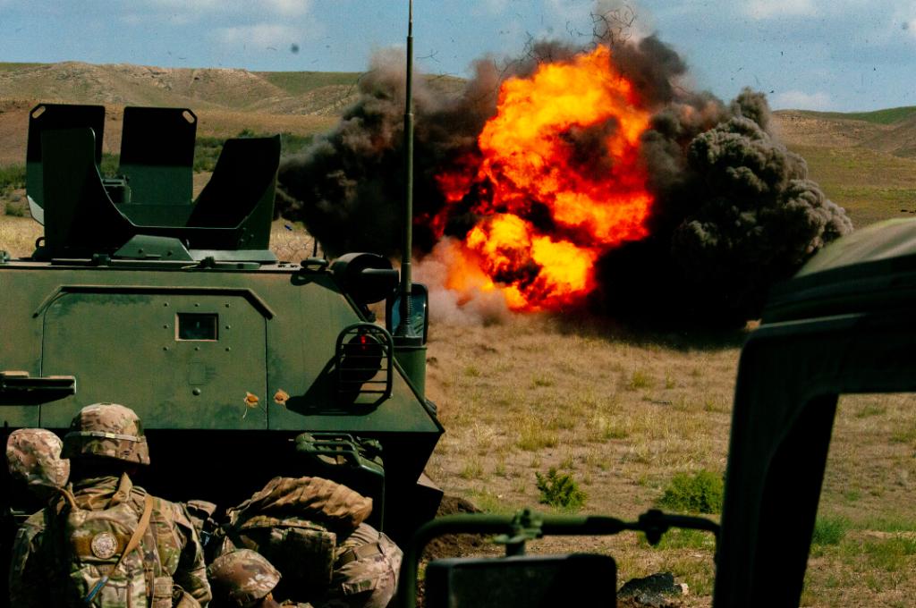 USArmyEURAF's tweet photo. #Partnerships ๐บ๐ธ ๐ฌ๐ช
From #NobelPartner 2๏ธโฃ0๏ธโฃ :
Georgia National Guardsmen detonate a demolition charge to clear a wire obstacle at a live demolition range at Vaziani Training Area, Georgia, Sept. 14, 2020.
See more on @DVIDSHub: https://t.co/rJbcT9xm4U https://t.co/JKsItuLnhB