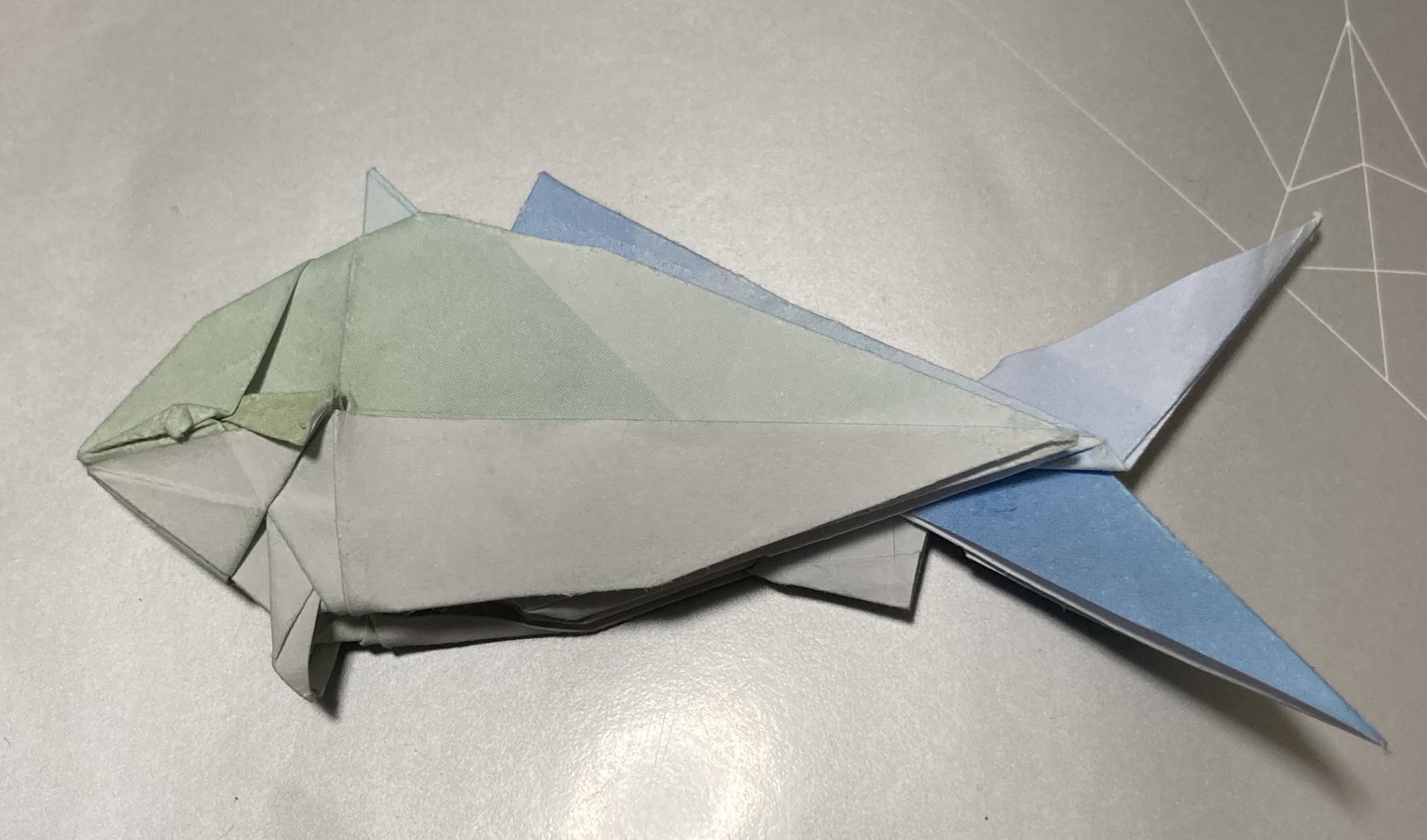 十文字 Ssネタ模索中 折り紙で魚を折ってみました 魚種はブリらしいです 折り方の本にそう書いてあった 今回の制作時間は 1時間半ほどです 1枚の紙から折っています 先日上げたドラゴンもキリンも同じく1枚の紙で折りあげています W 折り紙 十文字 Ssネタ模索中 折り紙で魚を折ってみました 魚種はブリらしいです 折り方の本にそう書いてあった 今回の制作時間は 1時間半ほどです 1枚の紙から折っています 先日上げたドラゴンもキリンも同じく1枚の紙で折りあげています W 折り紙