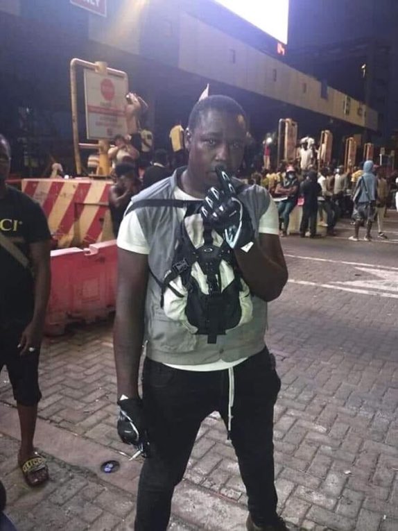 Iam_Dre (@EsienPaul) on Twitter photo 2020-10-21 07:39:07 You did your best. You died as Hero. Till we meet again. RIP 💔🇳🇬 #EndSARS #LekkiMassacre #unarmed #LekkiGenocide #basedonwhat You did your best. You died as Hero. Till we meet again. RIP 💔🇳🇬 #EndSARS #LekkiMassacre #unarmed #LekkiGenocide #basedonwhat