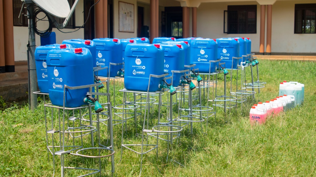 WASEU_Uganda's tweet photo. Water and sanitation are human rights, fundamental to every child and adult.
In Uganda, poor sanitation and hygiene, as well as unequal access to safe drinking water, make thousands of children very sick and at risk of death.
#WASEU Is distributing #handwashing stations. https://t.co/eI4ThFqnoR