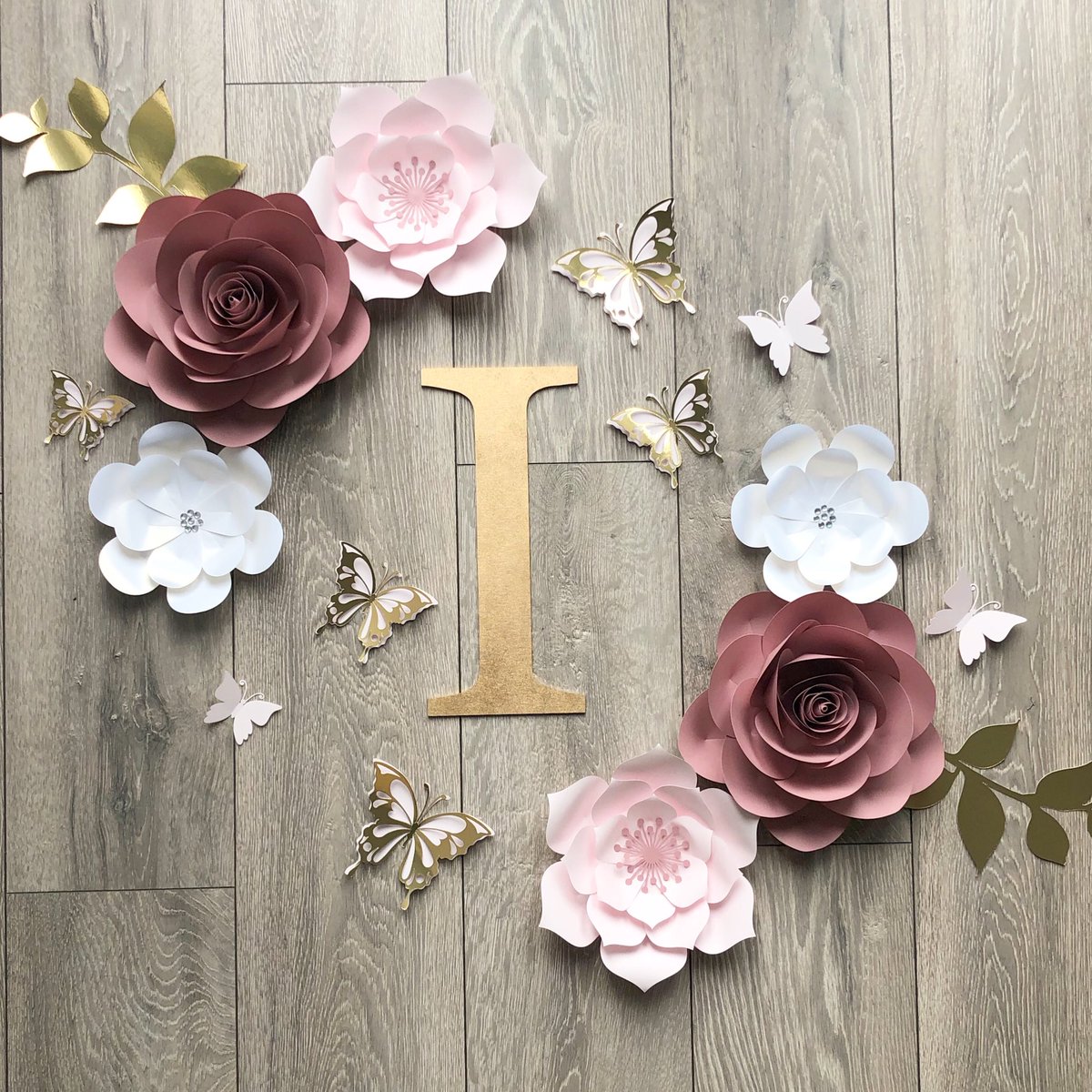 DearAmyGifts's tweet photo. 𝘎𝘰𝘰𝘥 𝘮𝘰𝘳𝘯𝘪𝘯𝘨! ⁣⁣
⁣⁣Today is a busy day &amp; I’m feeling a bit hungover (not from alcohol but from all the pastries I ate last night whilst watching GBBO 😂🙈)
𝐇𝐚𝐯𝐞 𝐚 𝐰𝐨𝐧𝐝𝐞𝐫𝐟𝐮𝐥 𝗪𝐞𝐝𝐧𝐞𝐬𝐝𝐚𝐲, 𝐦𝐚𝐤𝐞 𝐢𝐭 𝐚 𝐠𝐨𝐨𝐝 𝐨𝐧𝐞 💗 #QueenOf #paperflowers https://t.co/F0xPlneNCe