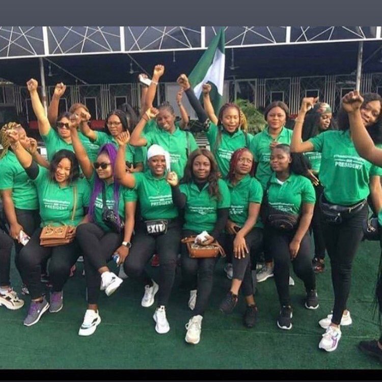 The girls who collected change to be part of the #ProSARS protesters yesterday. It is well
_
#PortharcourtSpecials #EndSARS #EndPoliceBrutalityinNigeraNOW https://t.co/qf10aNOHmK
