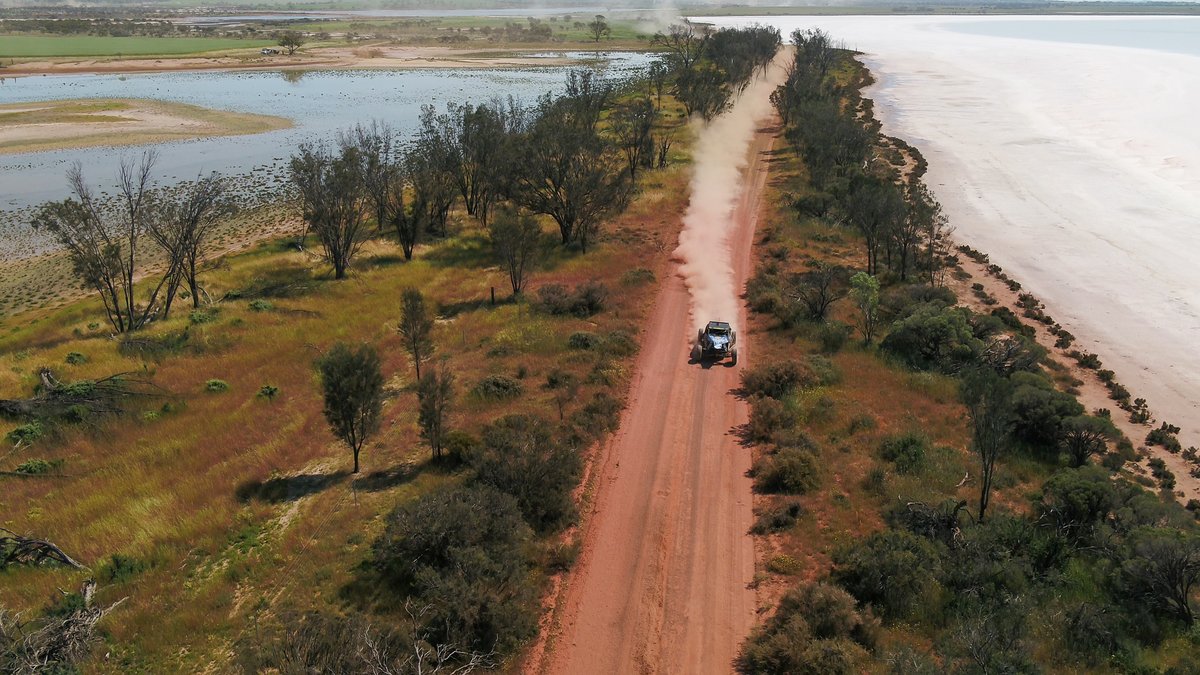 Off road buggy outback Western Australia Between 2 salt lakes, they were moving fast thats for sure :)
#dronecameraaction #seizetheday #DJIinspire2 #drone #droneimages #offroadbuggy #VW #VWbug #youtube #australianoutback #Westernaustralia https://t.co/z6NYo1b60a