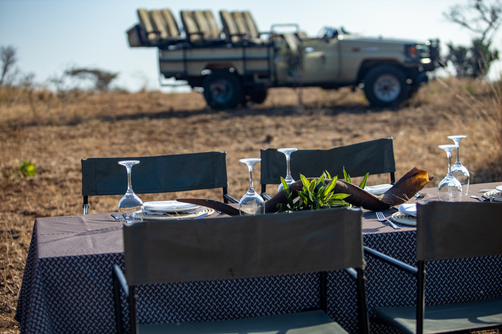 local_set's tweet photo. Breakfast in the #AfricanBush. Sometimes nature is all you need. Stop. Listen. Breathe. This was breakfast laid on by the awesome team @AfricanSpiritLodge Episode 4 #ReadySetLocal on @VivaNationTV @hollyreymusic
@tourismkzn_official 
@meetSA_
#PowerToTheStreamers across Africa https://t.co/jnuNC6fvVb