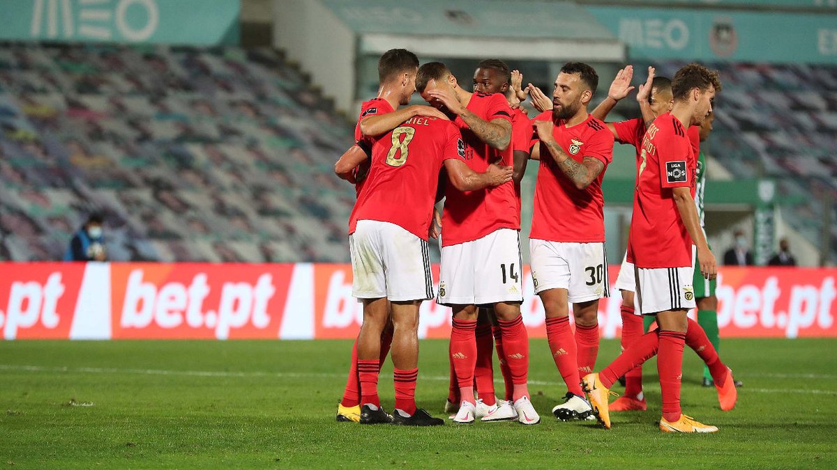 📝 SQUAD LIST #LPOSLB!
Keepers: Ody, Helton & Svilar;
Defenders: Grimaldo, Ferro, Gilberto, N. Tavares, Otamendi, Jardel & Vertonghen;
Midfielders: Pizzi, Rafa, Pedrinho, Taarabt, Everton, Gabriel, Chiquinho, Cervi, D. Gonçalves & Weigl;
Forwards: Darwin, Sefe, Luca & Ramos. https://t.co/n0C4fYe42i