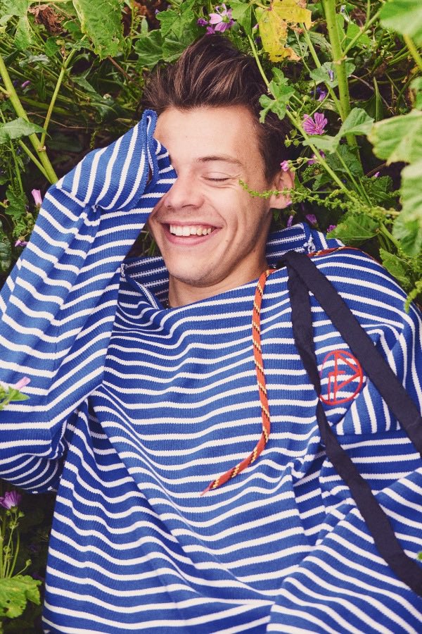 let’s say for the thread’s sake, h’s girl is a photographer, h would love her work and she’d take numerous photos of him while on holiday in kenya, so here’s some boyfriend!h <333