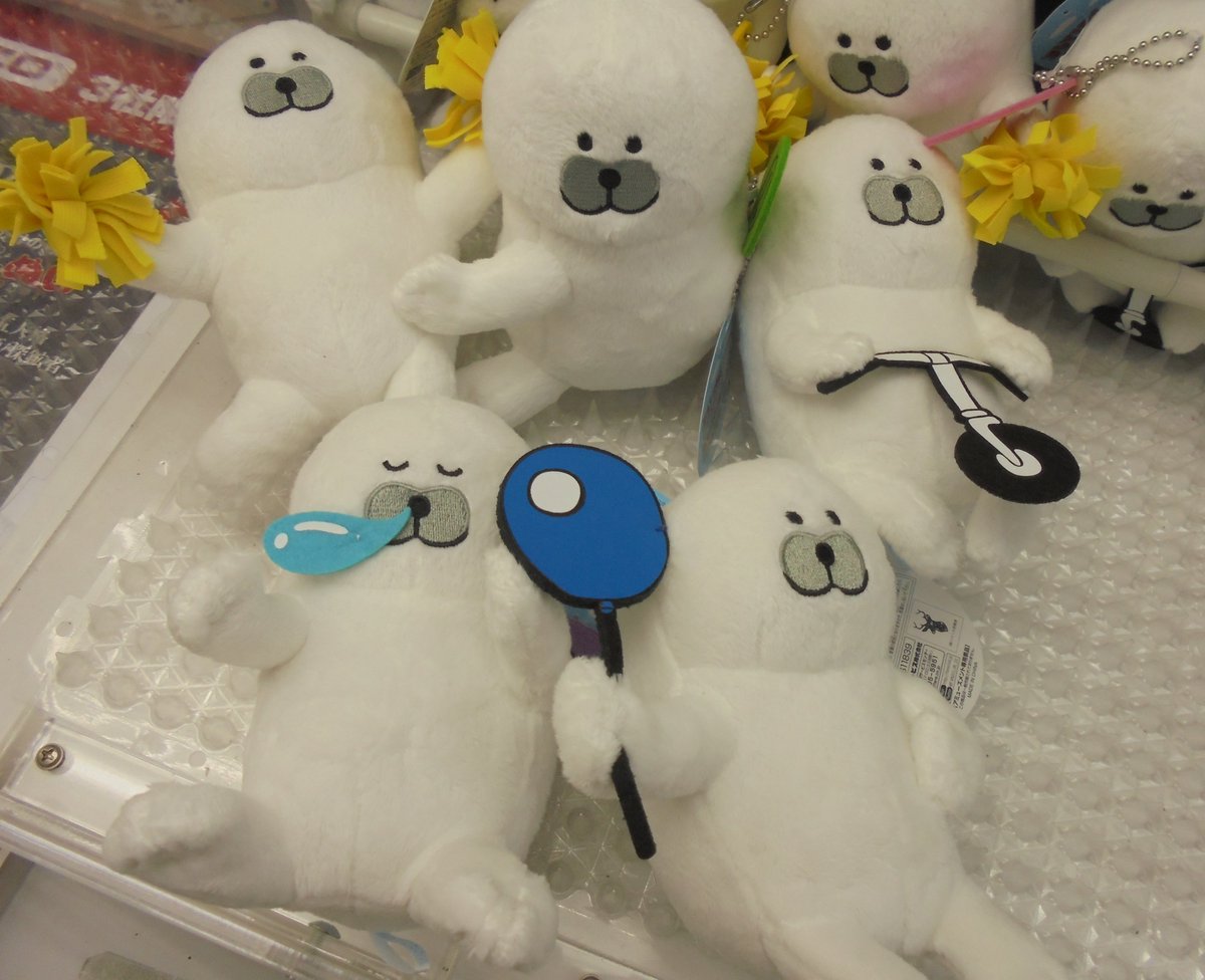 Namco梅田店 2ｆ景品 何かを掴んでないとどこかに飛んで行っちゃうアザラシ ボールチェーン付きぬいぐるみ こちらは 小さいアザラシさん 全部で５種類です 何かを掴んでないとどこかに飛んで行っちゃうアザラシ