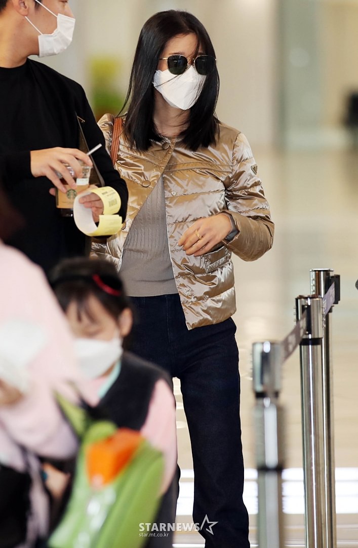 Seo Ye-Ji spotted carrying GOYARD Tote Bag $3,010 at Incheon