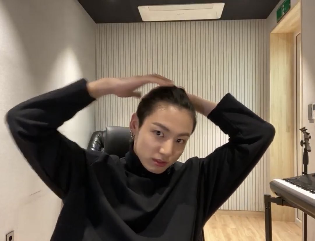 แจก 200 เอาไปคนเดียวเลย 
แค่รีทวิต ไม่ต้องฟอลนะคะ ส่วนใครอยากแบ่งปันความเท่ของน้องเมนชั่นรูปมัดจุกได้เลยค่ะ