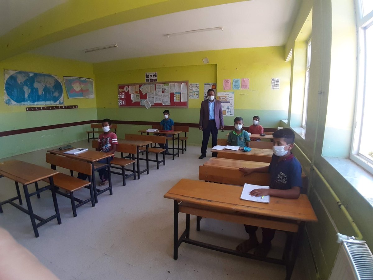 Covid-19 sebebiyle hasret kaldığımız okullarımıza maske-mesafe-hijyen tedbirleriyle yeniden kavuşmuş olmanın mutluluğunu yaşıyoruz. <a href="/tcmeb/">Millî Eğitim Bakanlığı</a> <a href="/sanliurfamem63/">ŞANLIURFA MEM</a> <a href="/UrfaValiligi/">T.C. ŞANLIURFA VALİLİĞİ</a> <a href="/akcakalegovtr/">T.C. Akçakale Kaymakamlığı</a>