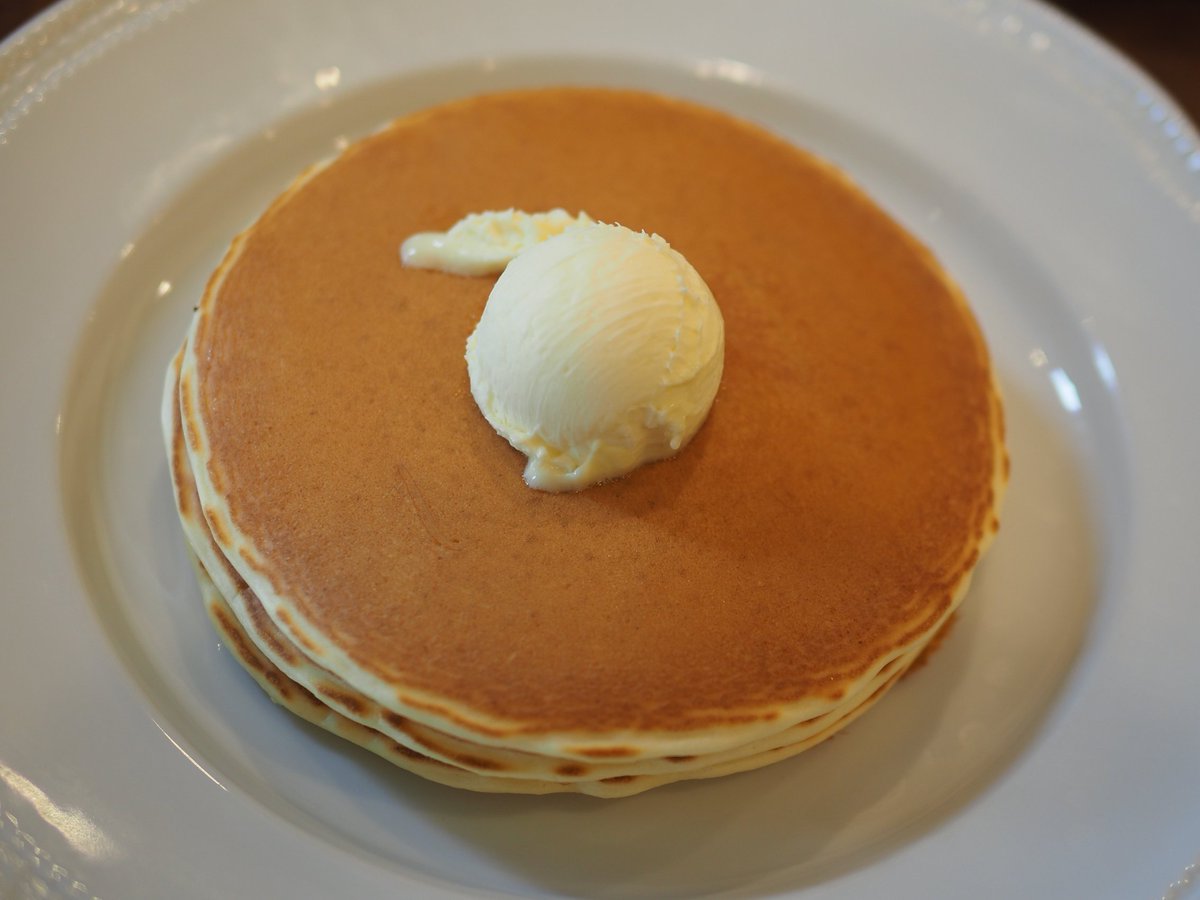 イケメンkovaさん ポンコツ嫁との楽しい生活 パンケーキ ロイヤルホストの定番メニュー 昔ながらの なんの変哲もないパン ケーキ でもそれがいい 丁寧に焼き上げられたパンケーキは 見ても食べてもホッとする味わい T Co Gworv3ymks