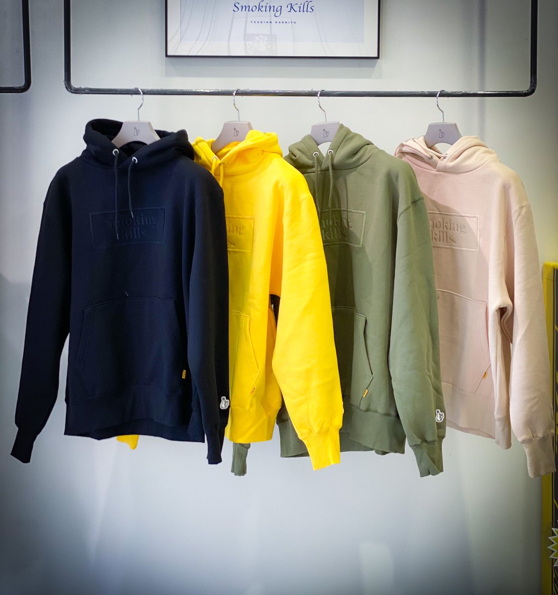 Yuto F Pa Twitter 新作のパーカー入荷情報です Smoking Kills Embroidery Hoodie Frc1167 16 500 税込 スモーキングキルズのパーカーが入荷しました Fr2の代表的デザインです 刺繍のロゴがまた良い 是非お早めに お待ちしてます Fr2 Fr2fukuoka
