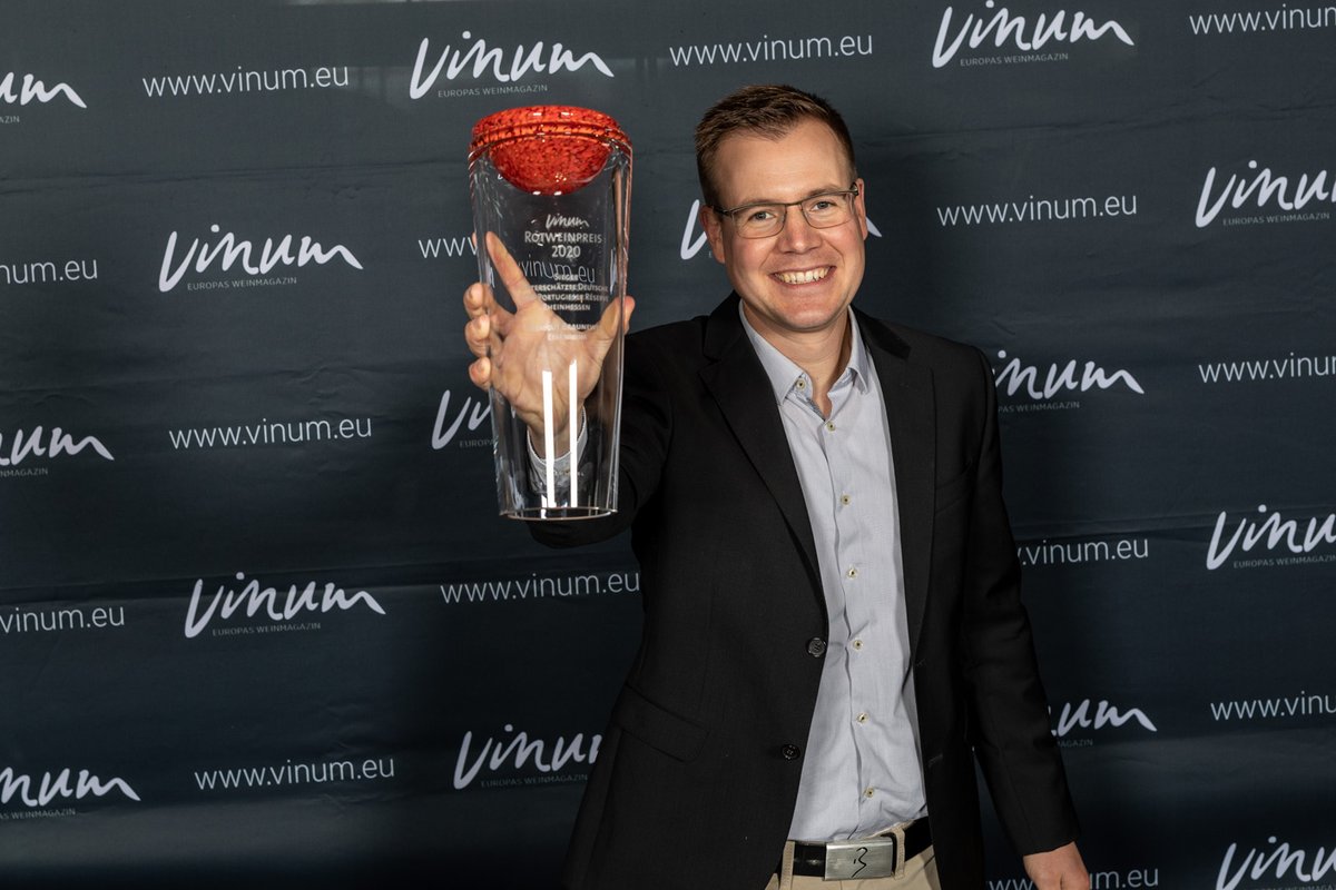 vinum_magazin's tweet photo. Die besten Rotwein-Winzer Deutschlands wurden bein #DeutscherRotweinpreis2020 ausgezeichnet. https://t.co/G9m7t6uSoF