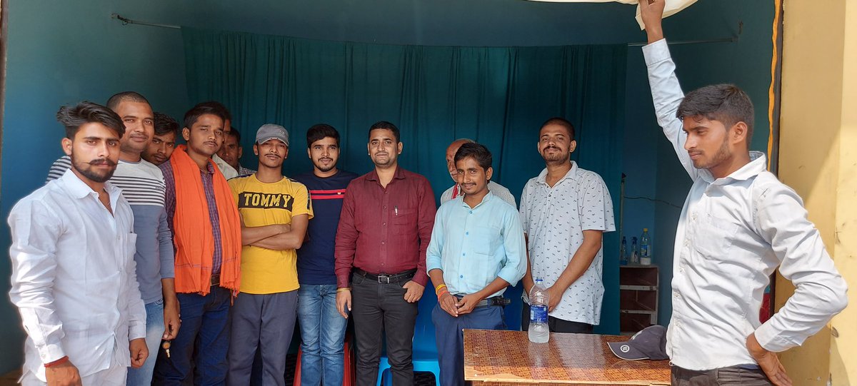 ranumishra93's tweet photo. 04 बगहा विधानसभा से भाजपा उम्मीदवार #श्री_राम_सिंह_जी के पक्ष में जनसपंर्क करने के दौरान #चौतरवा में अपने युवा साथियों से मुलाकात करते हुए एनडीए प्रत्याशी के पक्ष में अधिकतम मतदान करने एवं कराने का आग्रह किया।
#सबका_साथ #सबका_विश्वास #सबका_सम्मान
#जय_श्रीराम https://t.co/YlgrlAg2NF
