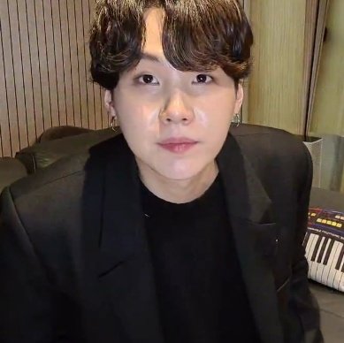 BTStranslation_'s tweet photo. SG: Correct. It's a perm~
👤 Why are you on live looking so pretty on the live?
SG: You might not believe it but this is my sleepwear
👤 did you go to a wedding?
SG: no i didn't 😆 this is my sleepwear

@BTS_twt https://t.co/b55O0BMHzj