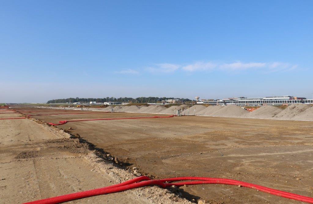 👨‍🔧 What's happening on the runway? 🛫✈️

✈️ Its extension is going well and is soon going to be a reality ✈️

Its extension from 2550m to 3200m will open up new horizons for the airport. 

🛫👨‍✈️💺👨‍🔧✈️👩‍✈️🛬