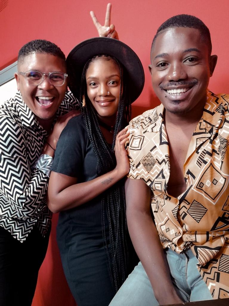 VisagieAdriano's tweet photo. ... I don't think I'll be able to follow protocol, I am who I am.
Thank you for having me @Energy100FMNam
@Dazzle_Nam x Zinia kicking some airwave glutes on #Breakfast100 https://t.co/IeliHqSVXV