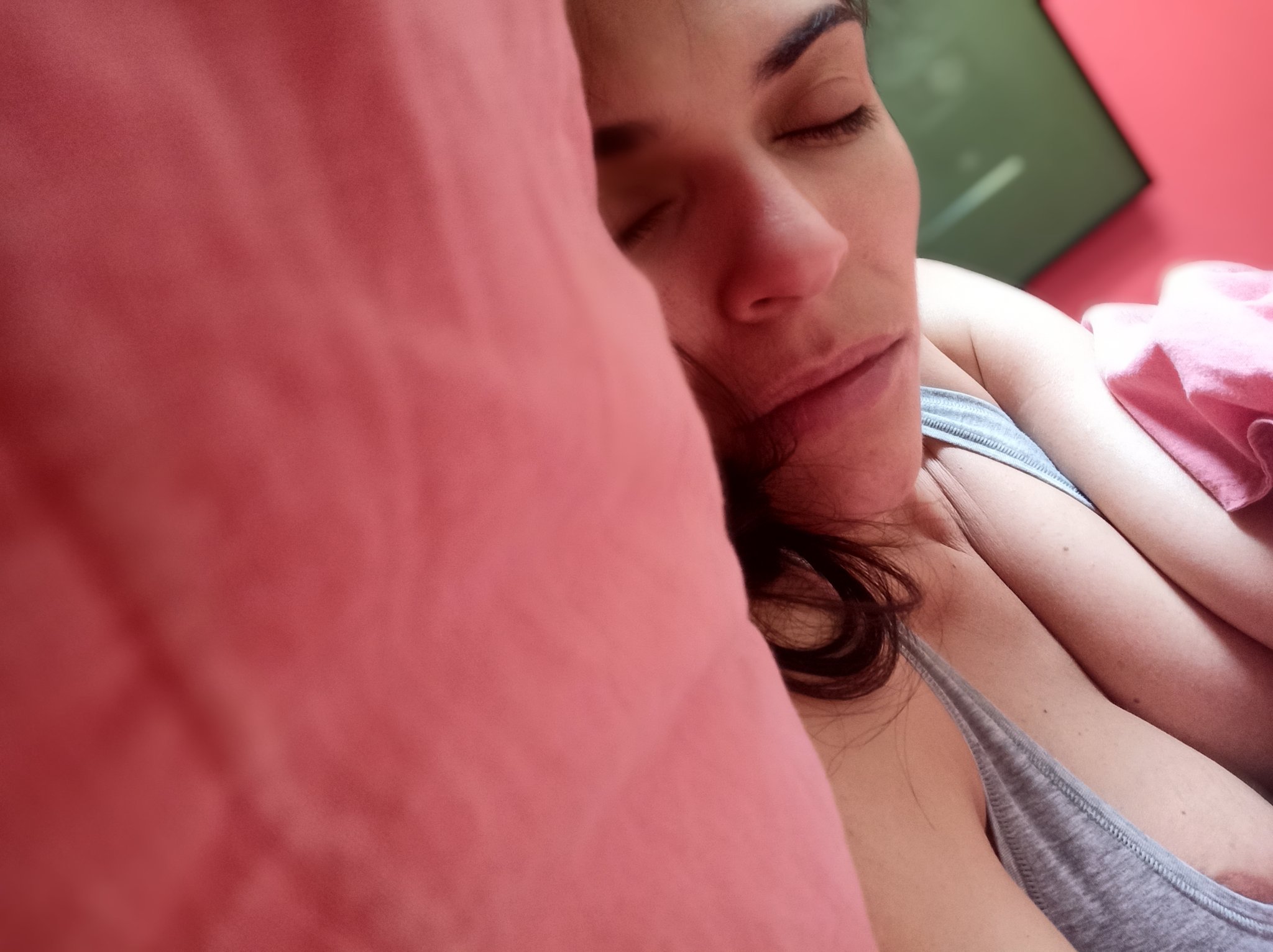 2 pic. Waking up 😁 https://t.co/jbFcmee5rn