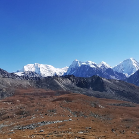 Day 21 of #Rocktober are some fantastic mountains and we were at ~5000m in elevation #Langtang #himalayas https://t.co/zHEYOBIH5B