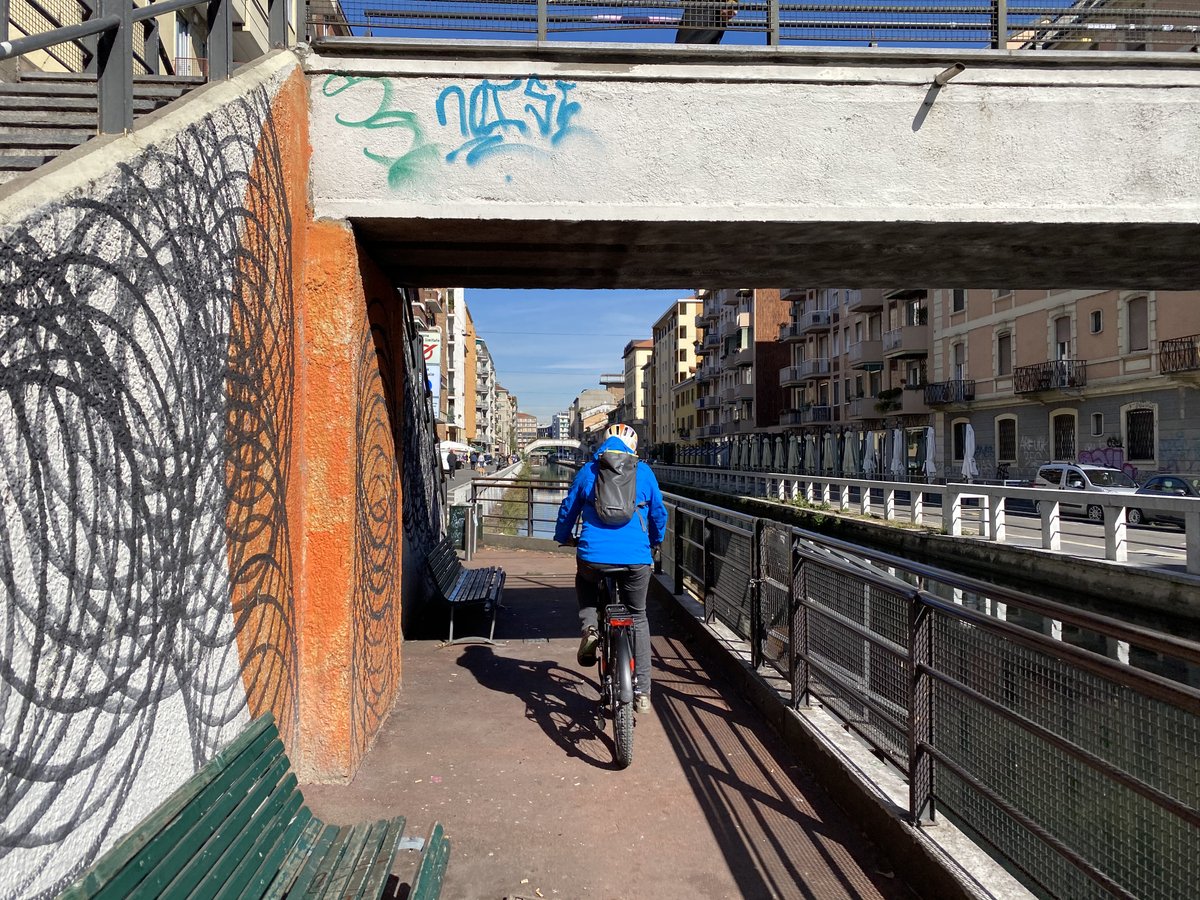 Fabrizio Milesi di <a href="/TouringClub/">TouringClubItaliano</a>  ha pedalato tra i Navigli e le nuove architetture contemporanee in sella a Overland.. Come sarà andata?Presto il racconto..
Photo Credits Brambilla/Touring Club Italiano
#Overland #Etrekkingbike #Ecitybike #BeBrinke #mobilità #mobilitàsostenibile