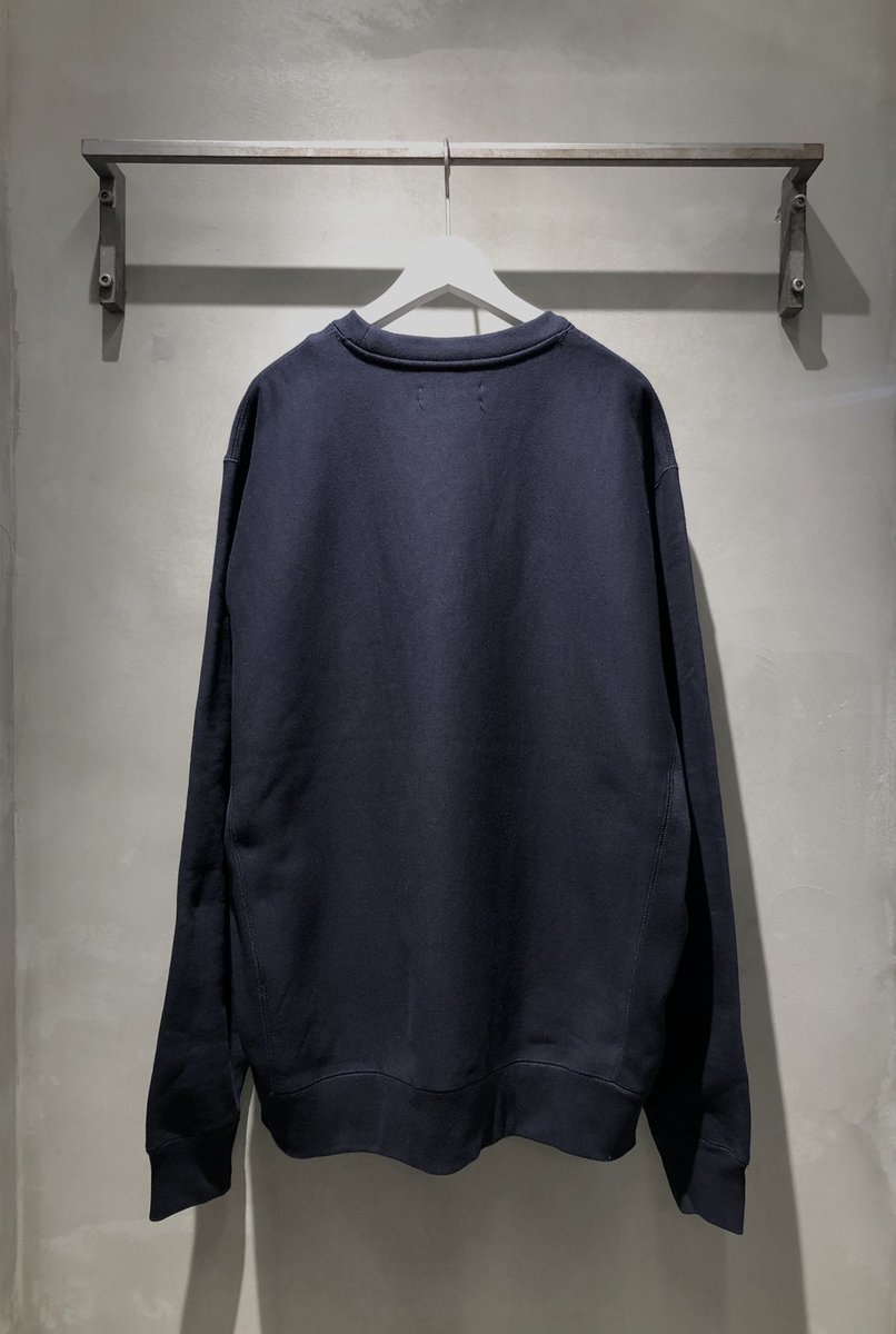 MT_SHINJUKU's tweet image. &amp;lt;KNOW WAVE&amp;gt;
“SERIF CN”
Color:MD.Gray Navy
17,380円(tax in)

裏毛素材を使用した厚手のクルーネック型で、胸元に刺繍デザインとシンプルにまとめた1着です。

スタッフ身長173cm
着用サイズM

#knowwave 
#monkeytime
