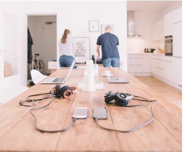 RoberReform's tweet image. ¡Hoy es el #DiaMundialDelAhorroDeEnergía! Por eso te cuento pequeños gestos que puedes hacer en casa para ahorrar energía:
🔌No uses el modo 'standby' de los aparatos
💡Usa bombillas de bajo consumo
👌Electrodomésticos A++ o A+++
☀Aprovecha la luz solar
bit.ly/3aNFeMn