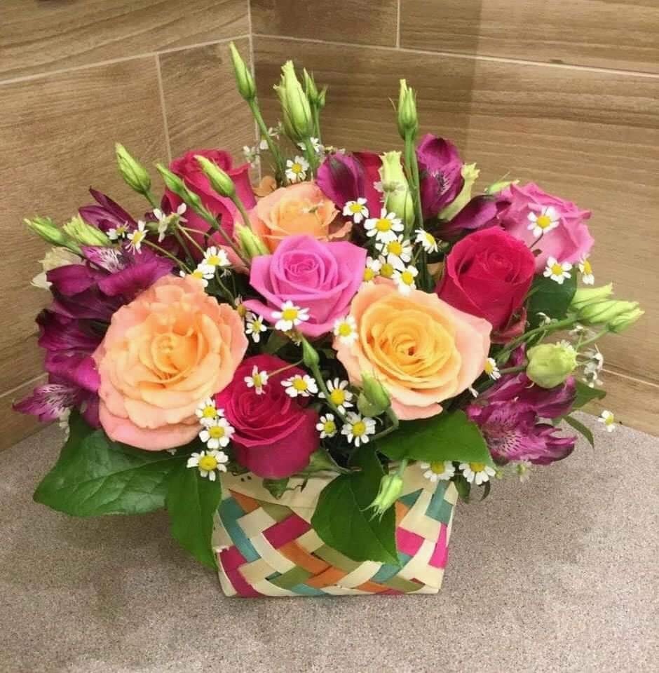 وتضيقُ دنيانا فنحسب أننا
سنموت يأساً أو نموت نحيباً

وإذا بلطف الله يهطل فجأةً
يربي من اليبس الفتات قلوباً...