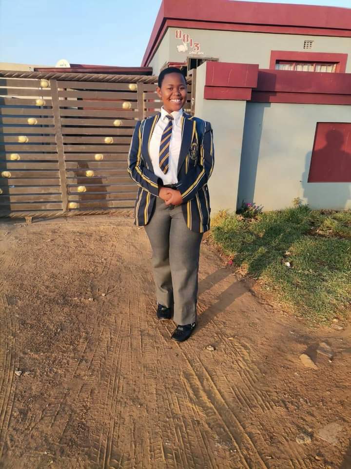 Missing person... Please help us find her she's been missing since 19-10-2020, 14 years old her name is Mpai Mofokeng. Anyone who might know where she is please call 0604777572