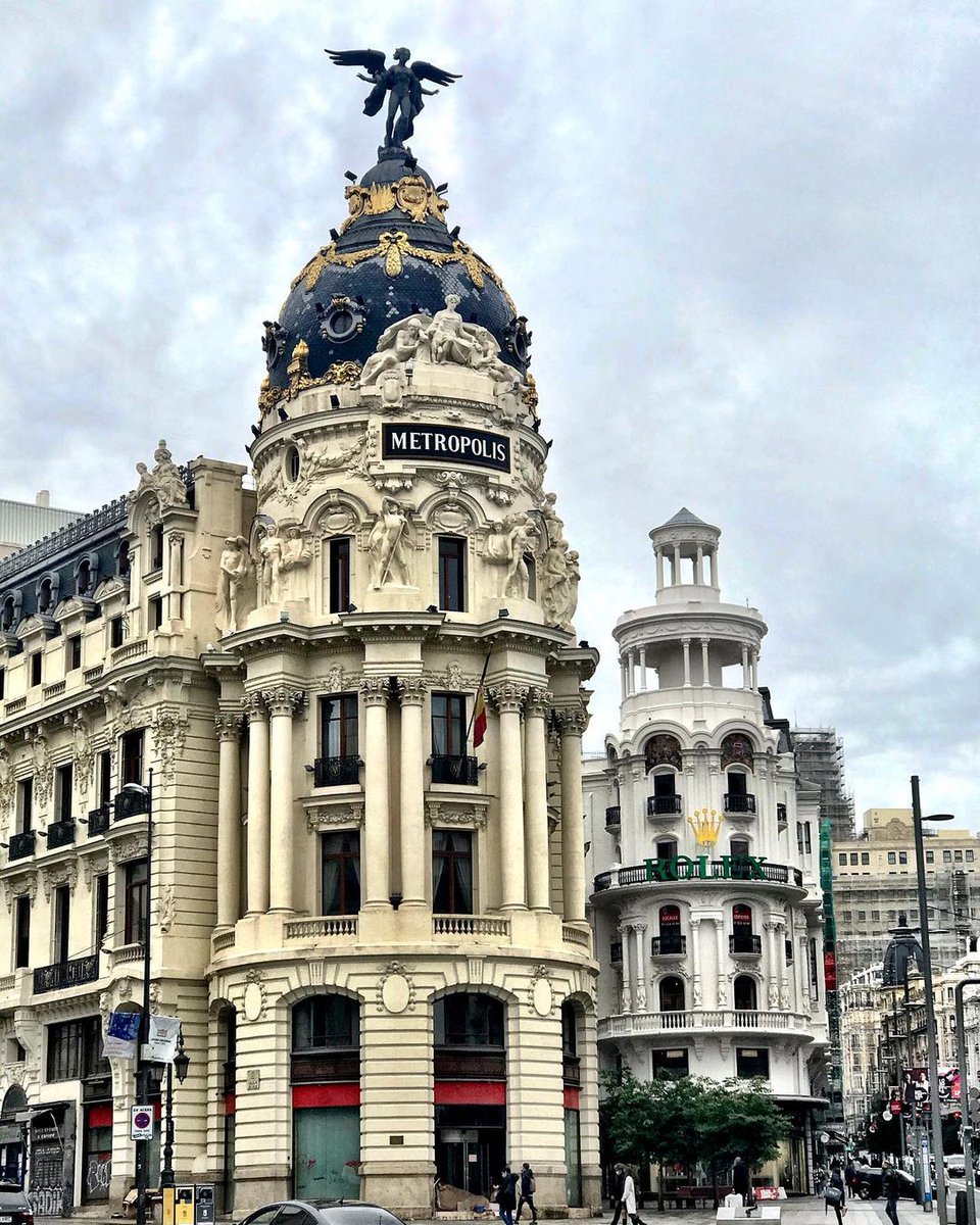 Granviademadrid's tweet photo. ¡Buenos días #Madrid!
"Nuestra imaginación nos agranda tanto el tiempo presente, que hacemos de la eternidad una nada, y de la nada una eternidad".
(Blaise Pascal)
#FelizMiercoles #GranViaMadrid
#EdificioMetópolis #EdificioGrassy
📷 @castanaresguerra https://t.co/sYfMA3EjNG