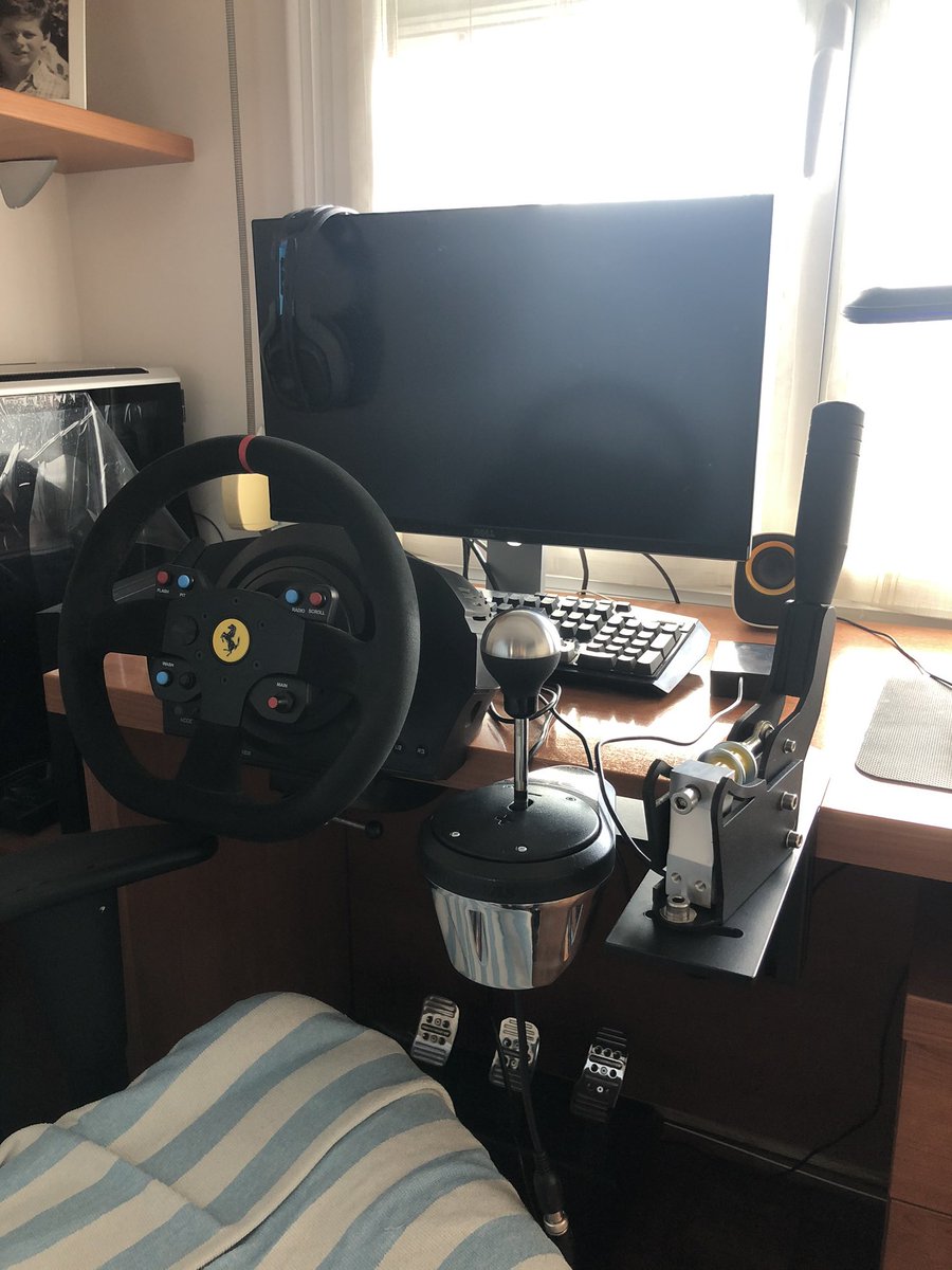 Aquí está el soporte de <a href="/ZalemSim/">Zalem Simuladores</a> con el freno de mano <a href="/AsturSimRace/">AsturSimRace</a> ! Es un verdadero lujo como ha quedado. Esperemos ganar unas décimas 😂