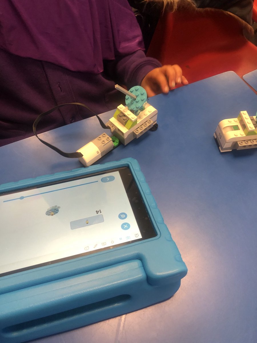 MrsSHC's tweet photo. Busy day ⁦@AndertonPark⁩ today. ⁦@LEGO_Group⁩ technical workshop for Y3 and West Mids Fire service working with Y2 about fire safety. https://t.co/Yex6JM1w73