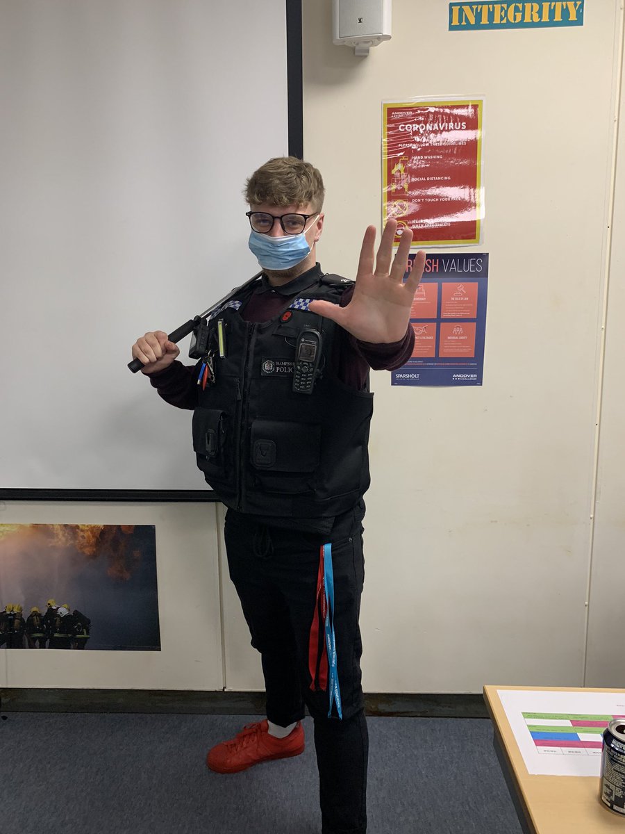 AndoverPublic's tweet photo. Student Watch - What a great day yesterday, with the Neighbourhood Policing Team talking to the students about the Role of the PC. Thank you PC Rogerson #andovercollege #andoverpublicservices #publicservice #hampshireconstabulary @AndoverPolice @Andovercollege @HantsPolice https://t.co/QDQXRIdWMI