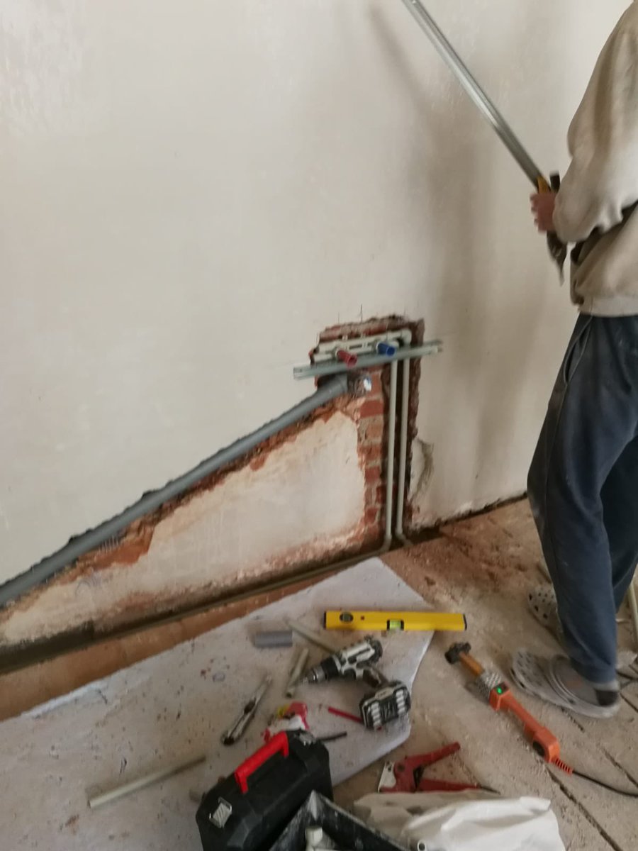 16/ It is integral to have a contractor who is extremely experienced and thinks ahead, planning & organising the next steps ahead of time.Otherwise, you’ll forget something important from the technical side, and spend additional money out of the budget adding it later.